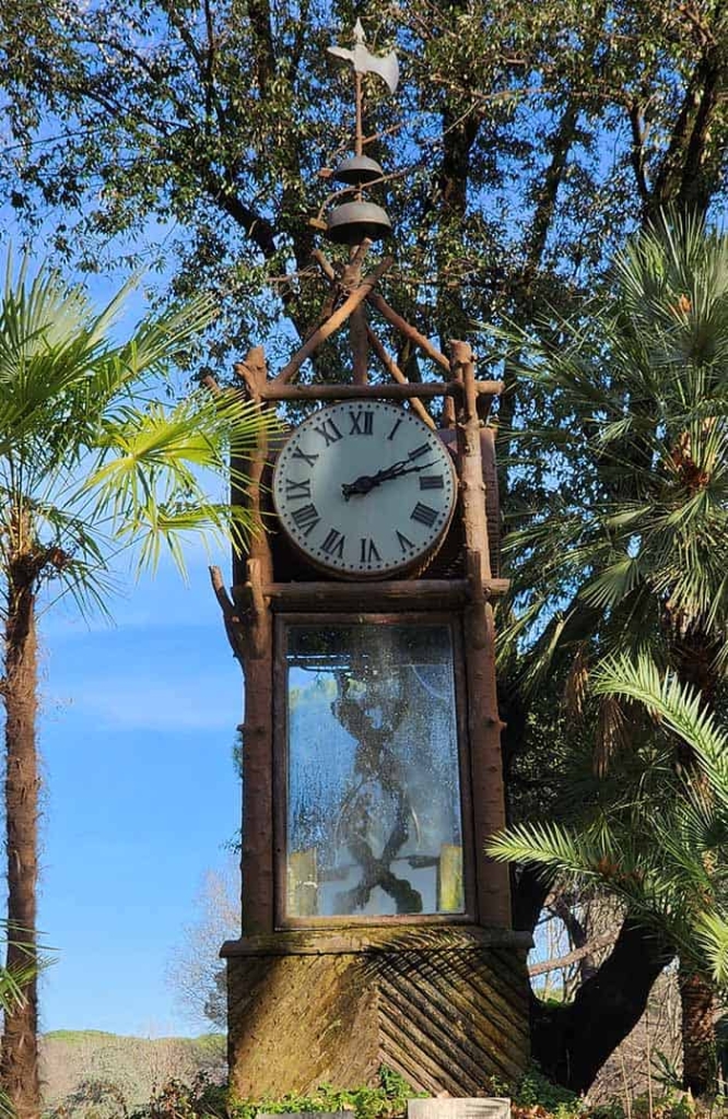שעון מים בכניסה לפארק בורגזה
