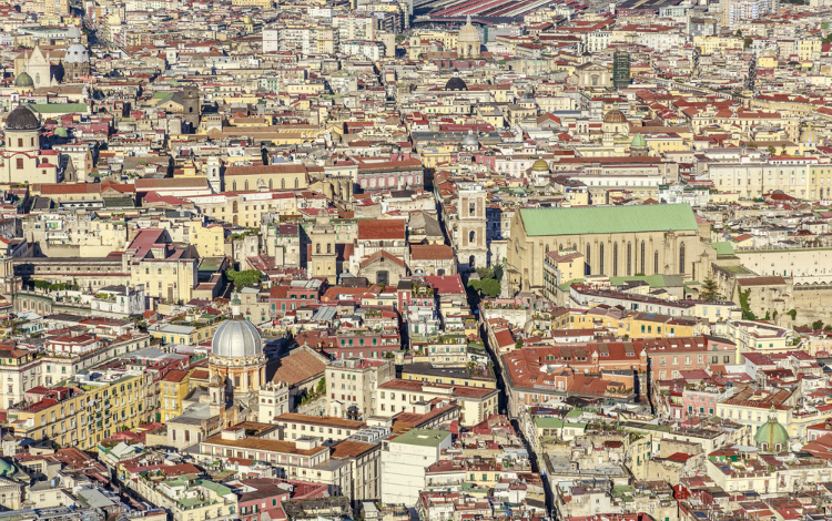 מה לעשות בנאפולי,מרכז היסטורי ושוק