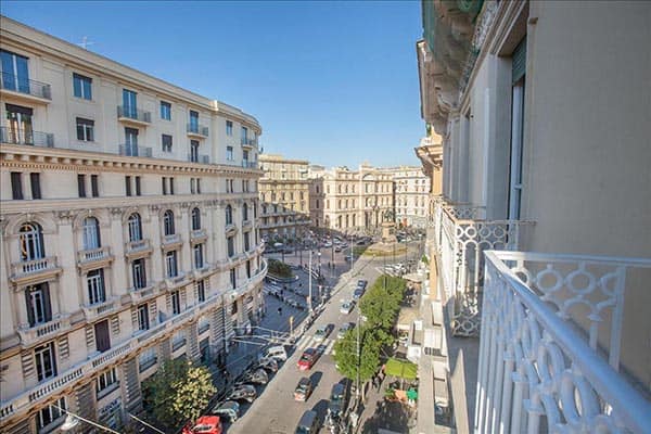 מלון נוף מהמרפסת - B&B Palazzo Depretis - מלונות מומלצים בנאפולי