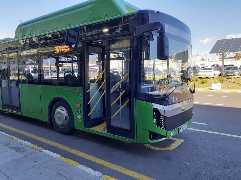 אוטובוס משדה התעופה בטביליסי למרכז העיר